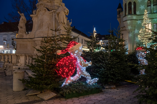 LED 3D-Motiv "Santa laufend mit Sack" | HxBxT: 160x150x60cm | 24V | 65W | eisweiß | 6500K | inkl. Netzteil | IP44 |