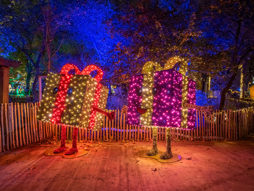 LED 3D-Figur "Fröhliches Geschenkspaket M" | Gold mit roter Schleife | HxBxT: 230x220x110cm | 230V/24V | 44W | warmweiß | inkl. Netzteil | IP44