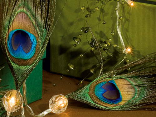 Lichterkette - diese Kette mti Pfauenfedern ist als luxuriöser Blickfang vielseitig verwendbar