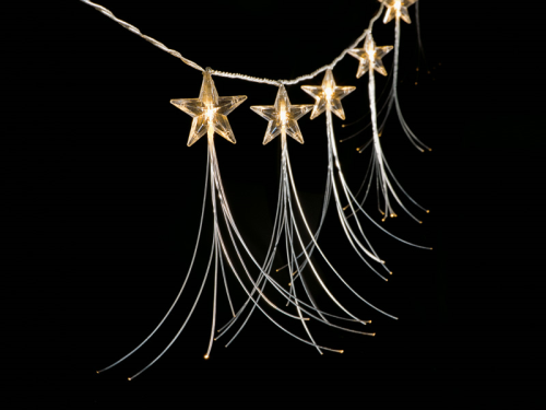 Leuchtende Sternschnuppenkette - ein weihnachtlicher Sternenregen für daheim
